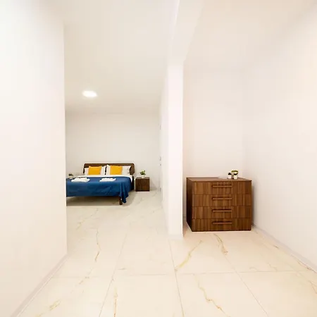 Vela Blu The Lyric * Sliema