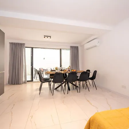 Vela Blu The Lyric Sliema